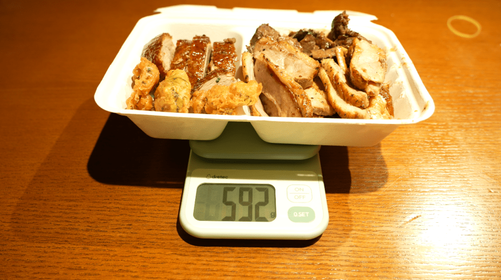普慶主餐盒有592克重。