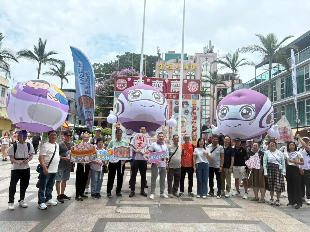 警務處國家安全處的「國安號」宣傳氣球首度在長洲升空。 警務處國家安全處的「國安號」宣傳氣球首度在長洲升空。