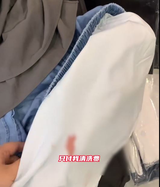店家將客人經血染污的裙子剪碎。抖音@微胖小眾女裝.南北
