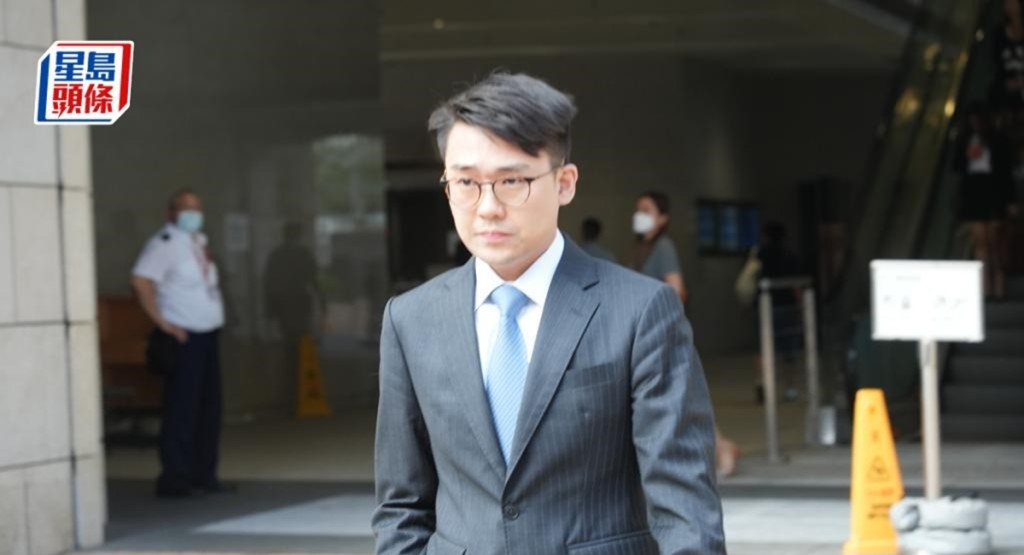 法官質疑宣傳照中彭卓棋握拳，面容似對抗之意。吳艷玲攝