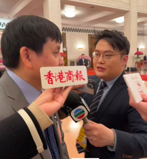 張文宏指點名TVB記者要減肥。 香港商報視頻
