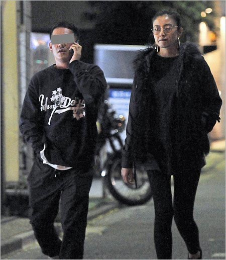 片瀨男友岡田英明涉藏毒被捕。