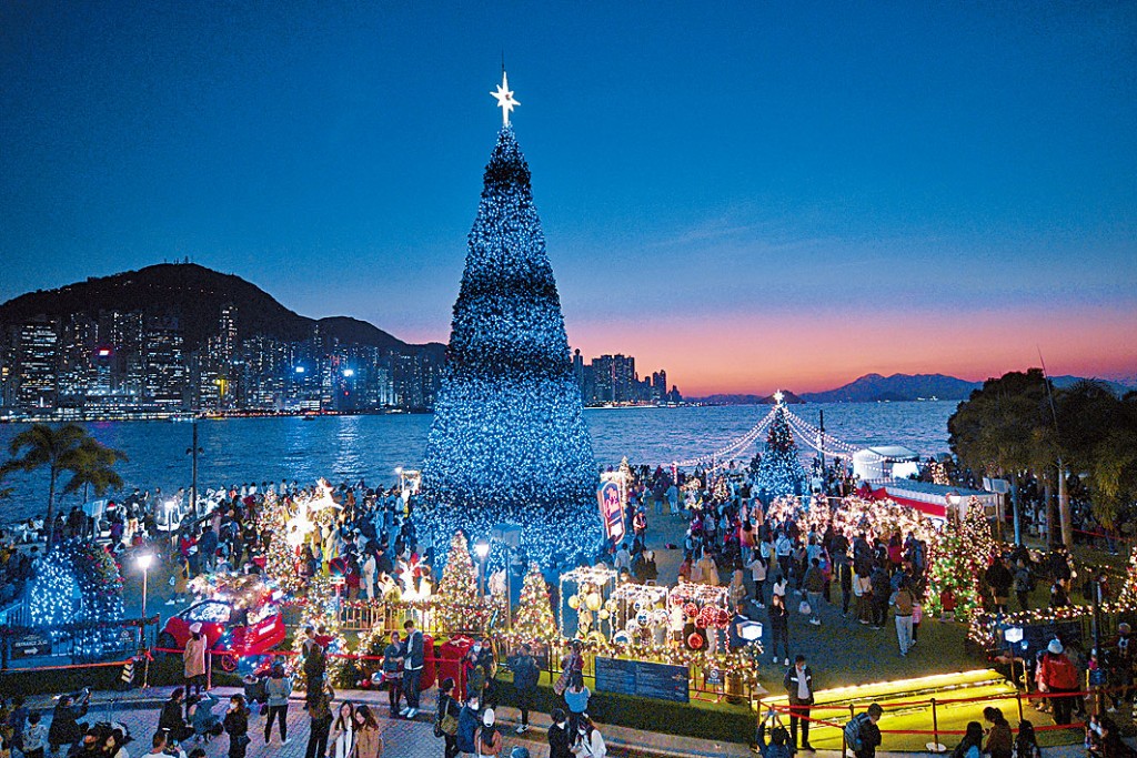今年圣诞节迎上防疫措施松绑，预计今日有不少市民会外出欢度佳节。