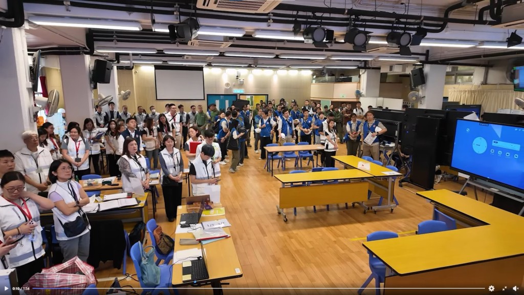 她指全政府多個部門上下一心、攜手合作，全力以赴為居民提供全面的支援和協助。