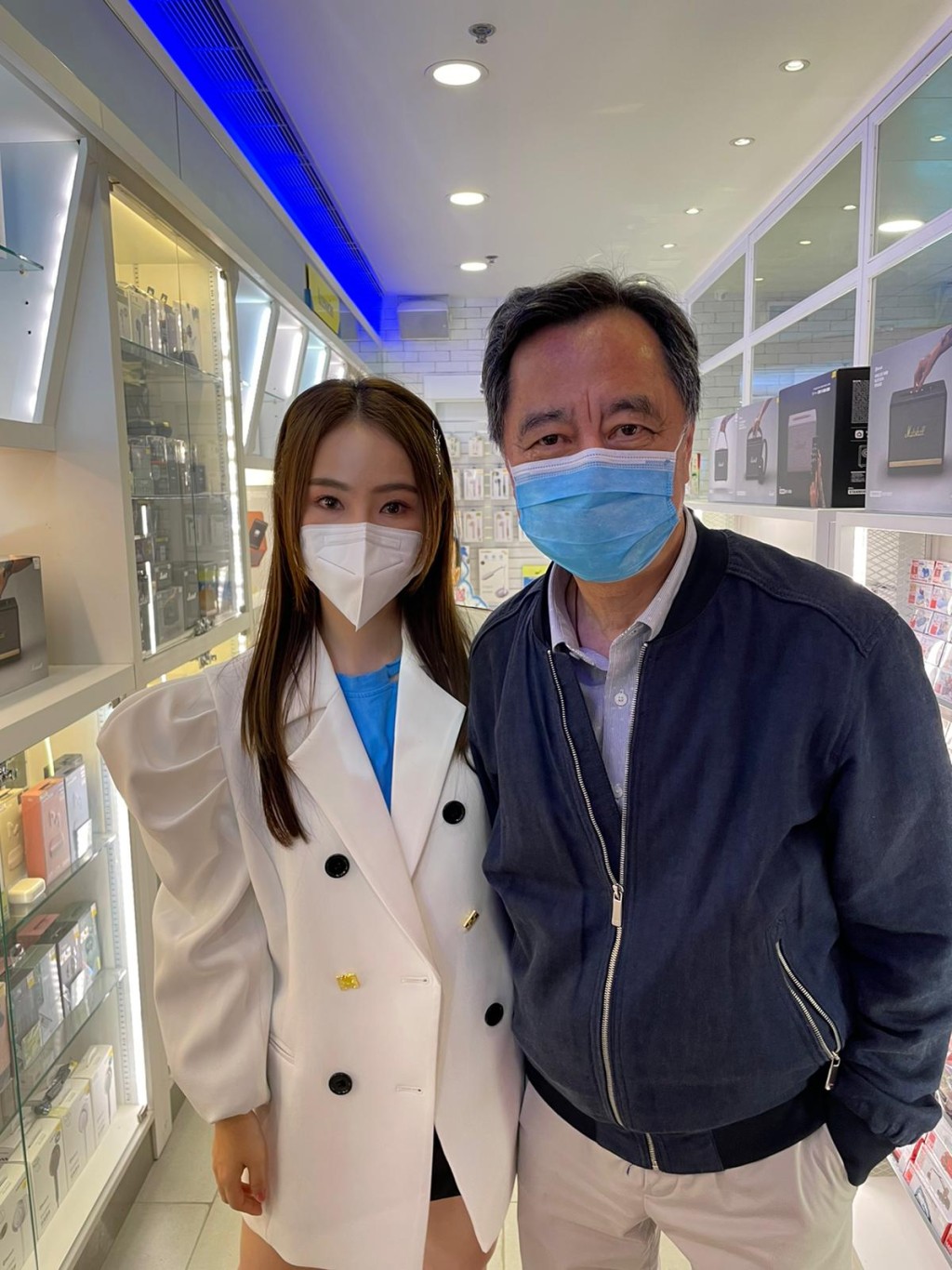 谷婭溦希望新老闆何麗全幫到她搵真銀，兼知名度和曝光率提升。