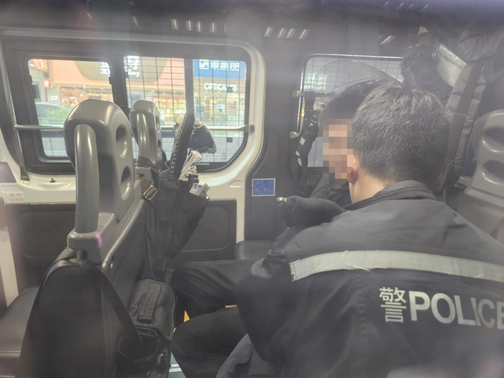 警員到場調查後將男子拘捕。