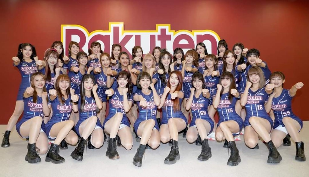 超级人气啦啦队RakutenGirls「乐天女孩」来到香港，担任港超联赛晋峰主场赛事的表演嘉宾。网上图片