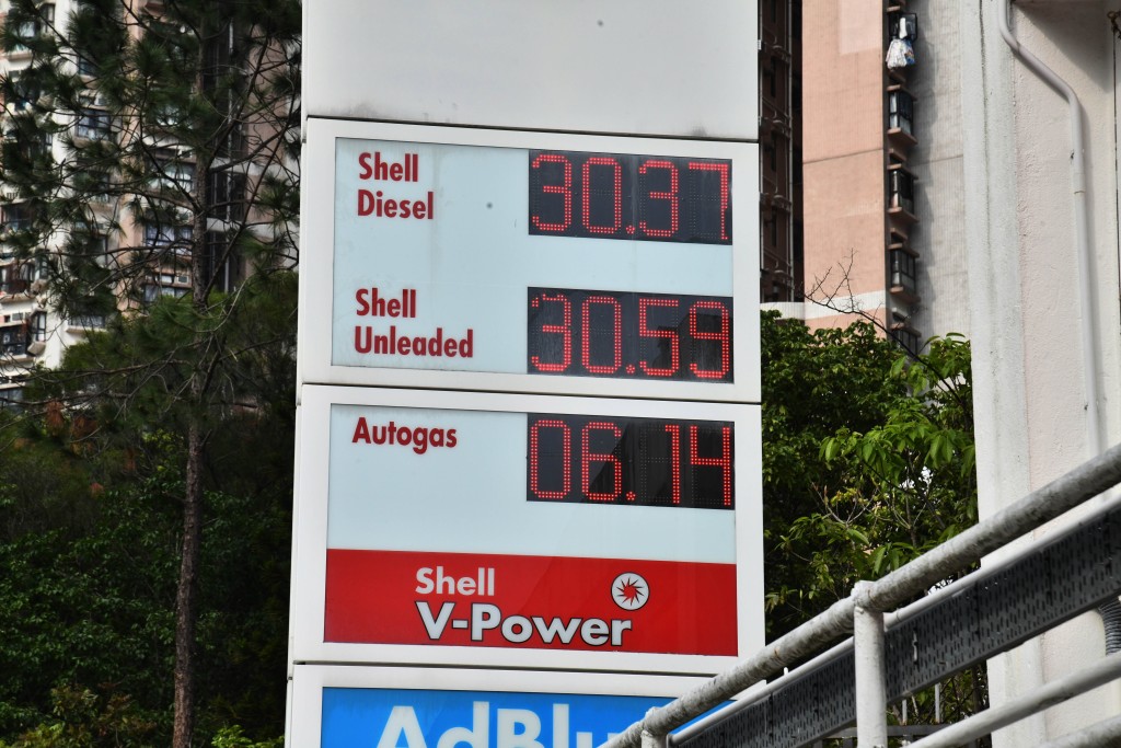 國際油價急升，創2022年7月以來新高，連帶香港燃油牌價亦上升。