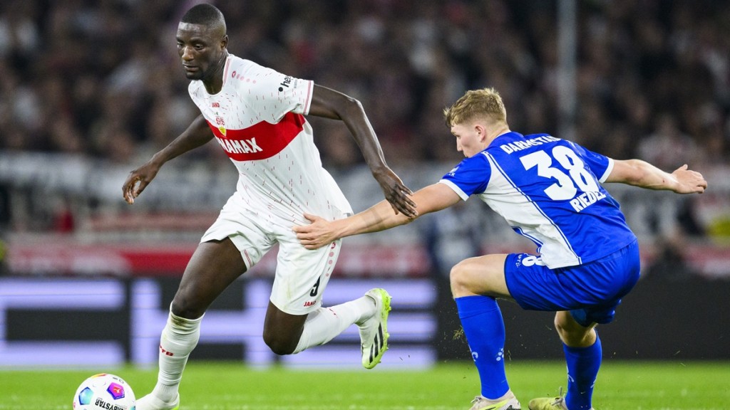 古拉斯爾（左）身形魁梧，步大力雄。AP