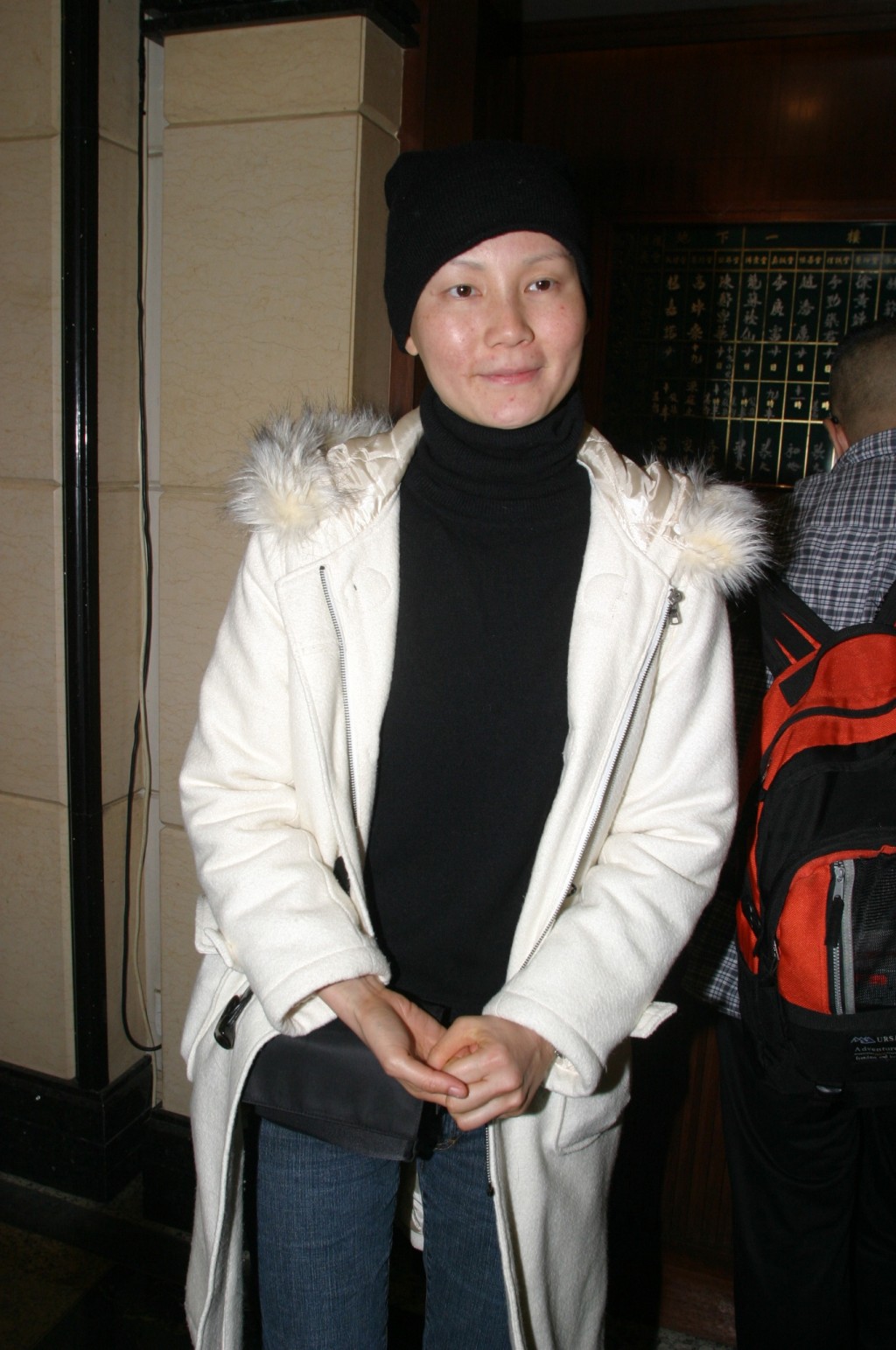 2006年接受化療時要剃頭。