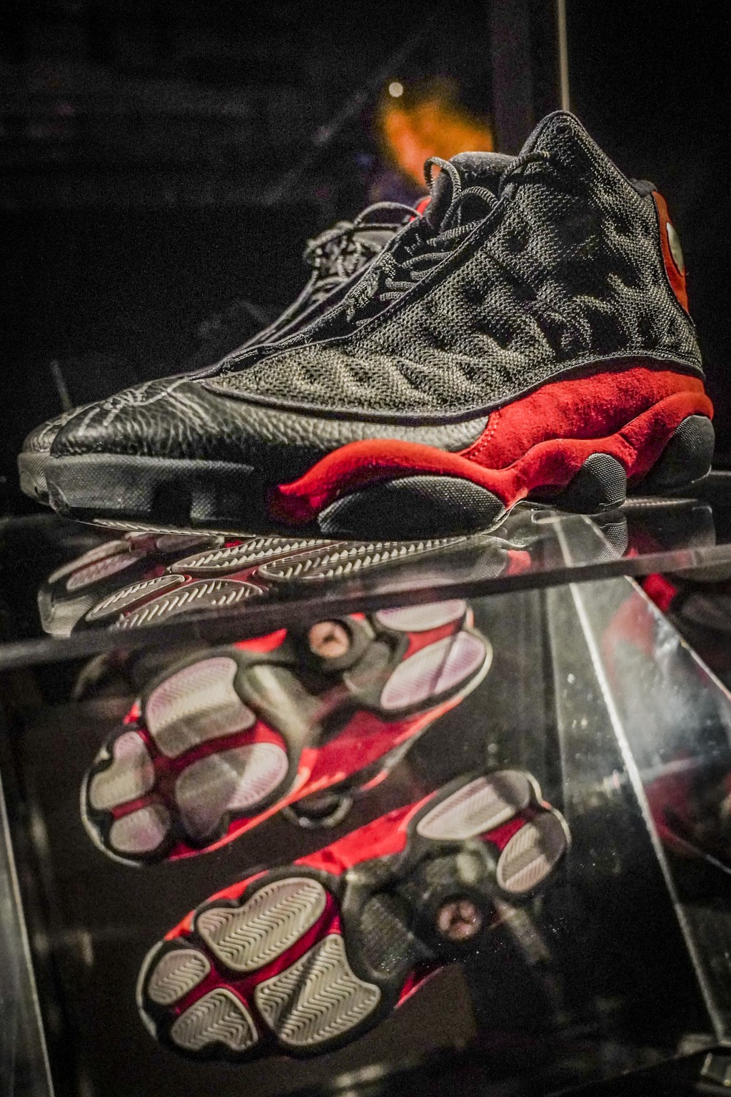Air Jordan XIII戰靴破紀錄的220萬美元成交。美聯社