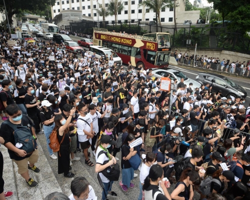 行動發起人宣布,暫錄得逾1500名市民參與遊行。