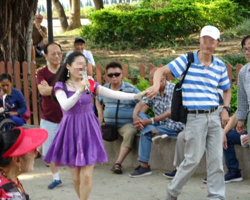 屯門公園有新移民及內地婦女歌舞表演惹來批評。資料圖片
