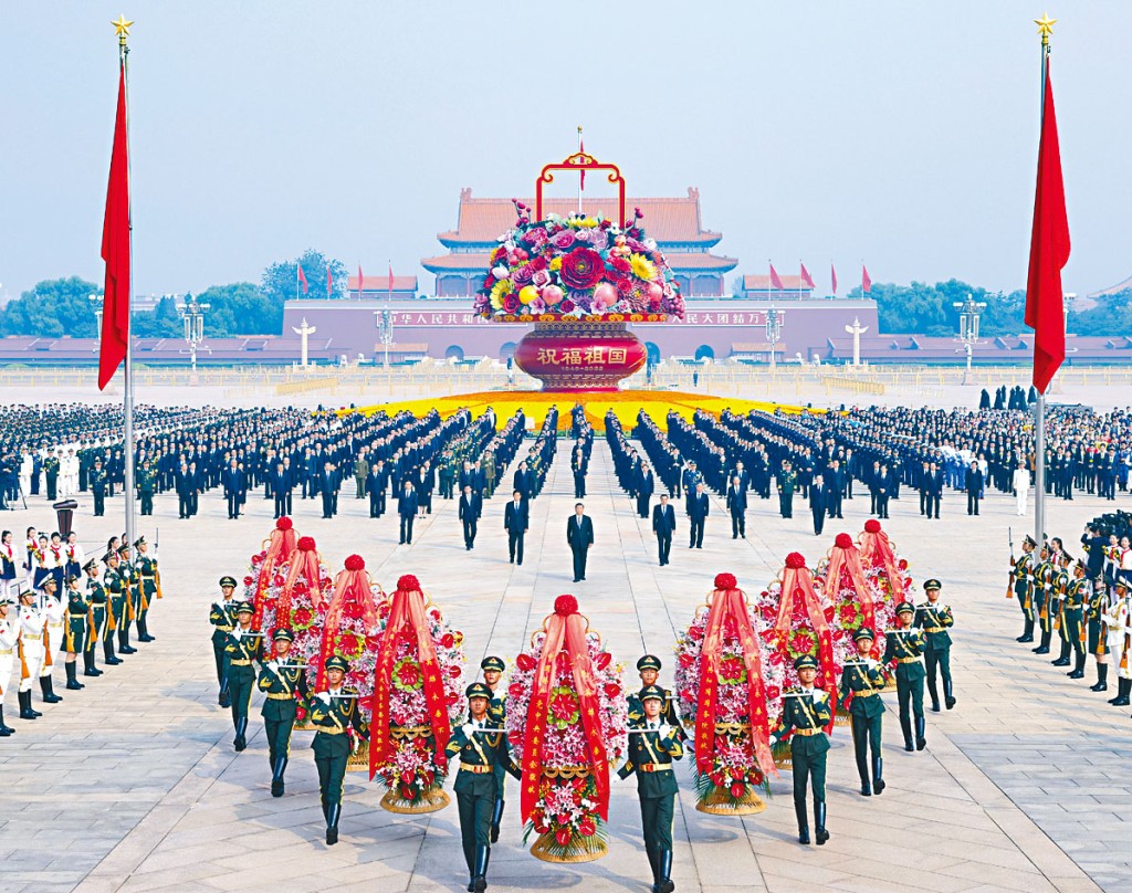 习近平等领导人昨天出席向人民英雄敬献花篮仪式。
