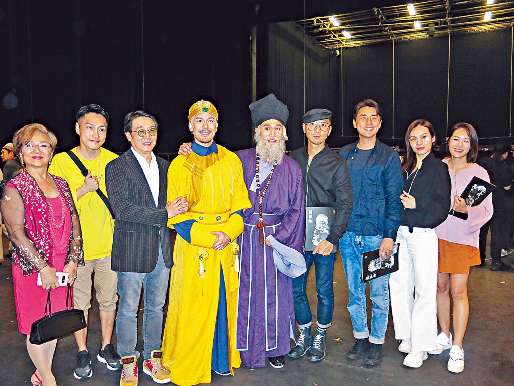 冯宝宝、洪永城、李佳芯等均有欣赏《利玛窦》尾场演出。