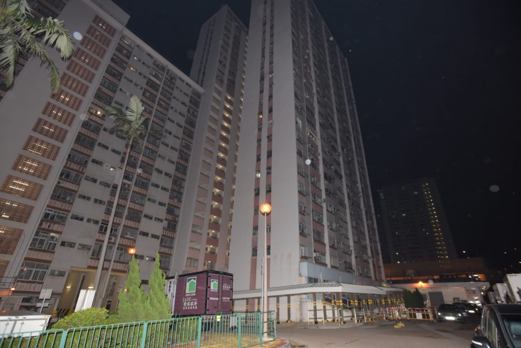 現場為黃大仙彩雲邨伴月樓。