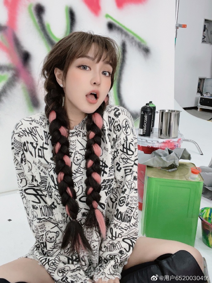 現在的周揚青。