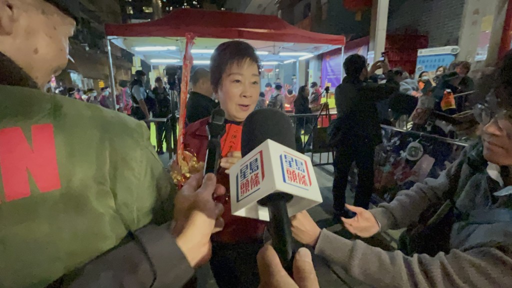 善信張女士表示，年年向觀音借庫，心情興奮。曾志恆攝