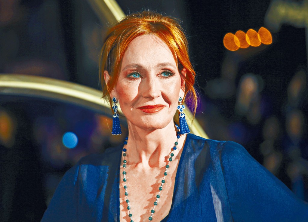 罗琳谴责刺杀《撒旦诗篇》作者的嫌犯，却遭极端分子威胁。