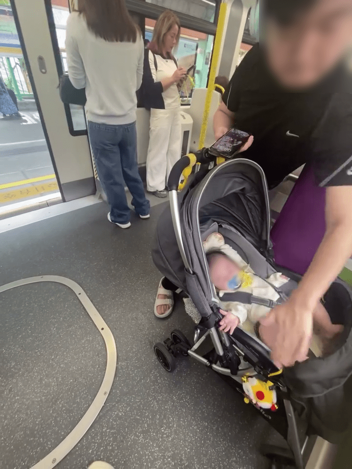 嬰兒伸腿期間，惡男大力拍打嬰兒腿部。Threads：as._08____