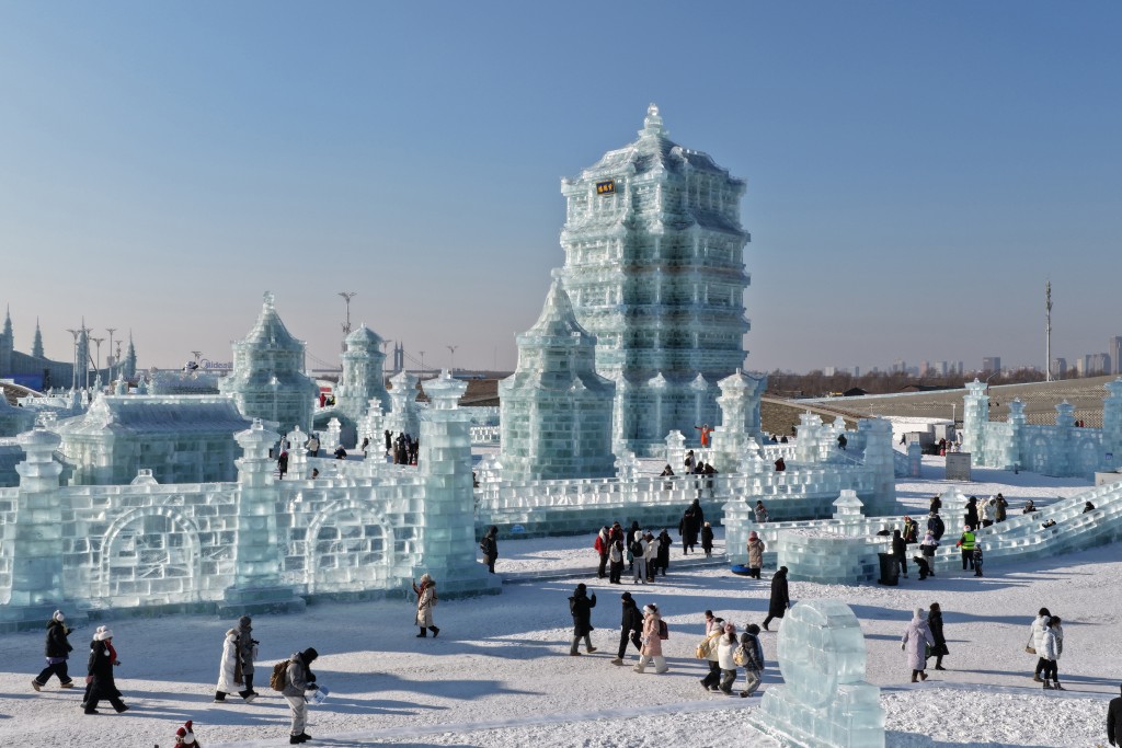 12月17日,第二十七屆哈爾濱冰雪大世界開園。中新社 12月17日,第二十七屆哈爾濱冰雪大世界開園。中新社