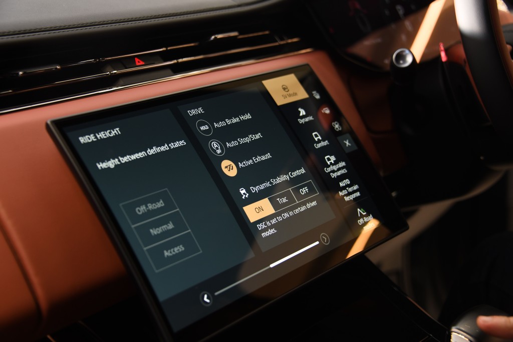 Range Rover Sport P635 SV超級SUV四驅車配有13.1吋觸控屏幕。