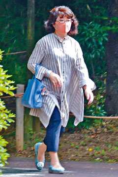 ■山口百惠被拍到獨自購物，其歌手兒子祐太朗因母親推出舊歌而受惠。