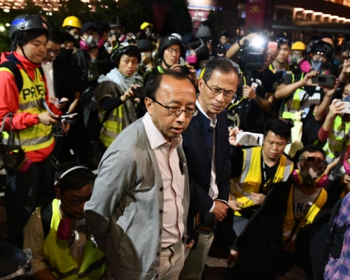 曾鈺成、張達明抵達理大。