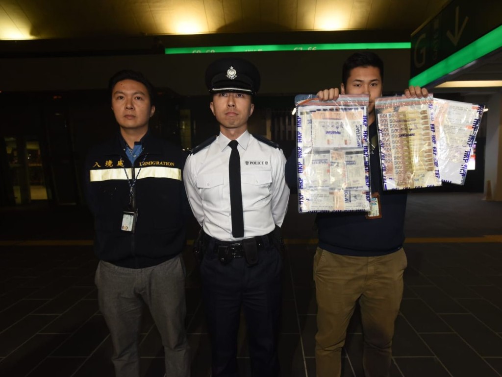 行動中拘捕共11名持雙程證內港的內地人士,共檢獲18張門票。