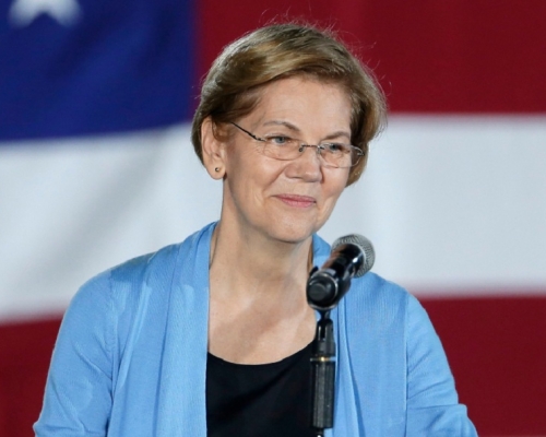 Elizabeth Warren退出初選後,暫沒表態支持哪位候選人。AP