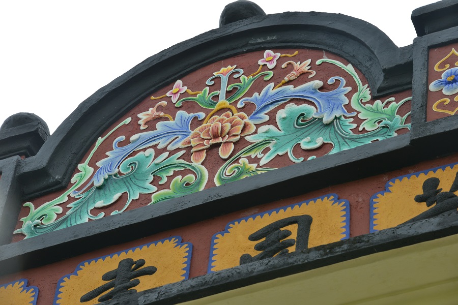 活化團象引經據典，翻新頂部護牆上的圖案顏色。資料圖片