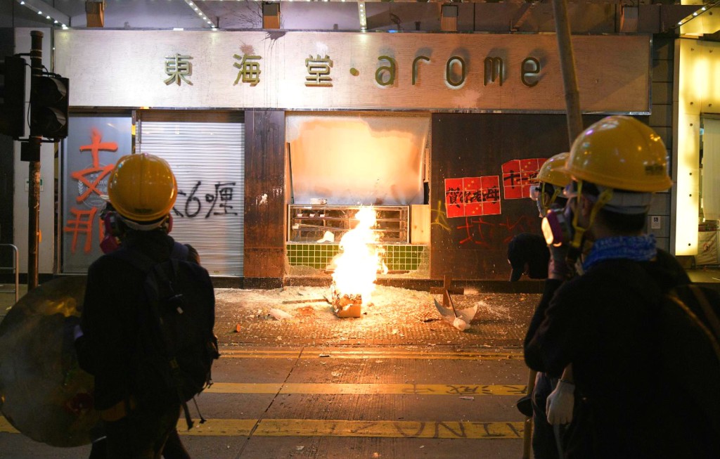 林鄭月娥指中央出手制定《港區國安法》後恢復社會秩序。資料圖片
