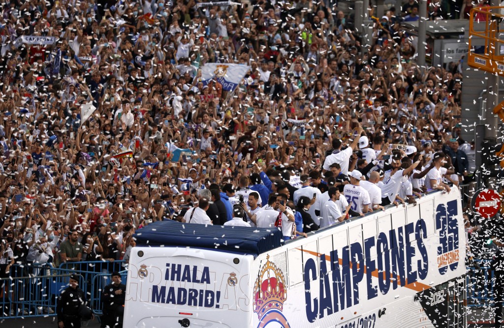 皇馬早前在馬德里市內舉行大型勝利巡遊。Reuters資料圖片