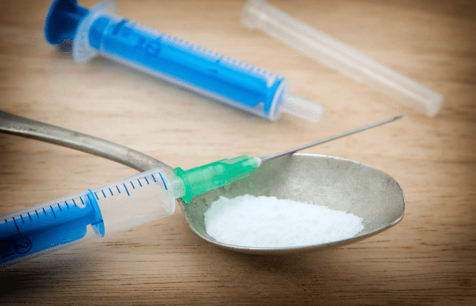 根据检方调查，亚伦前一晚与亲友参加了一场狂欢派对（rave party），并在期间吸食了包括迷幻药在内的多种毒品。Alamy 示意图