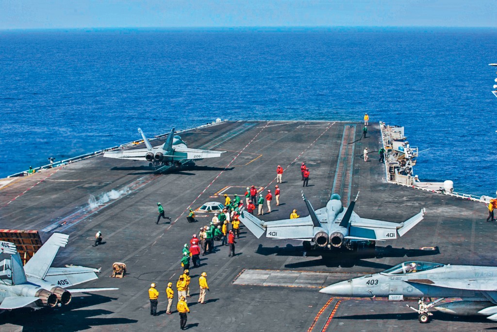 戰機上周六自「林肯號」航母起飛，參與攻擊伊朗行動。