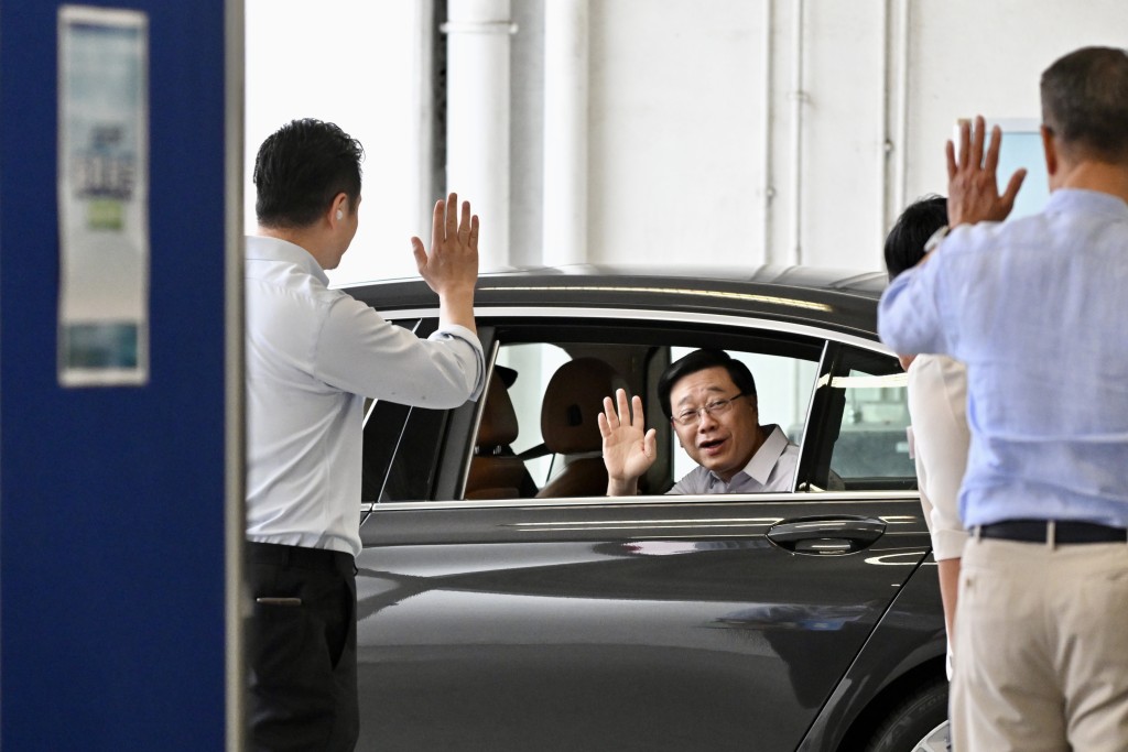 行政長官李家超今日(3日)出席第二場《施政報告》諮詢會。 行政長官李家超今日(3日)出席第二場《施政報告》諮詢會。