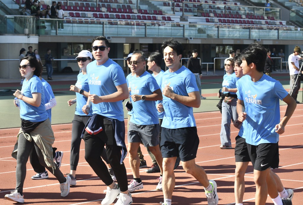多名香港運動員透過運動方式,鼓勵市民踴躍投票。 多名香港運動員透過運動方式,鼓勵市民踴躍投票。