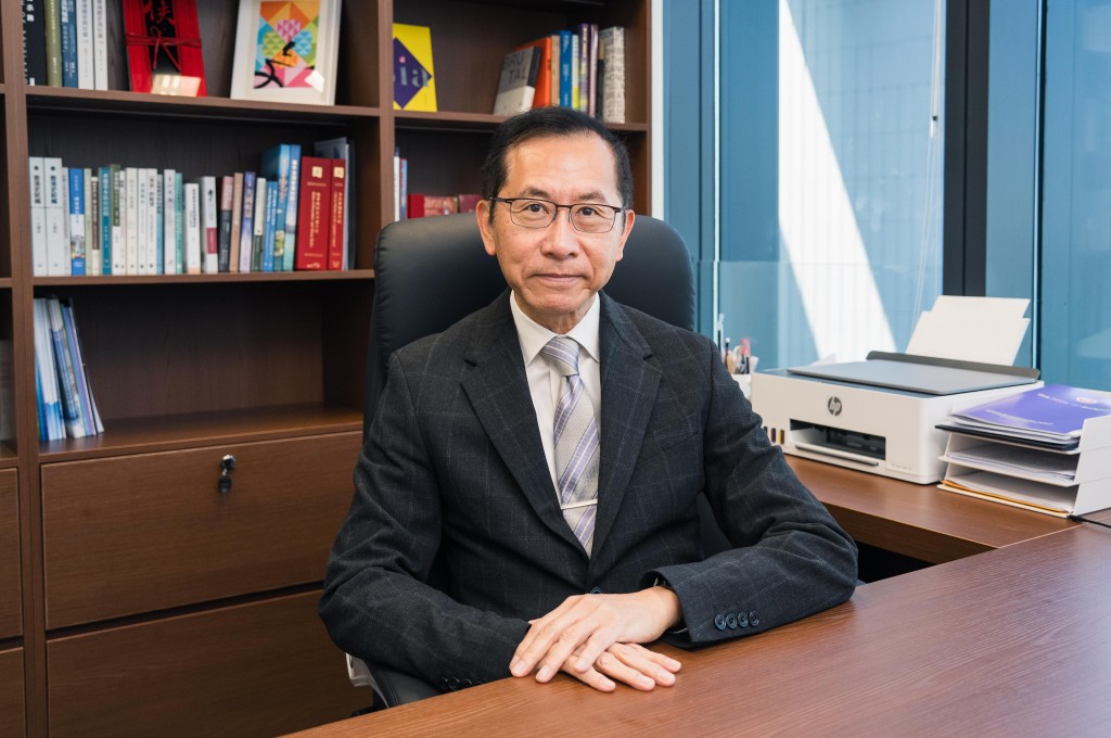 李家駒強調,公共圖書館屬公益服務,不存在是否需要做,而是如何做得更好,除了優化布局,更要創造閱讀需求。資料圖片 李家駒強調,公共圖書館屬公益服務,不存在是否需要做,而是如何做得更好,除了優化布局,更要創造閱讀需求。資料圖片