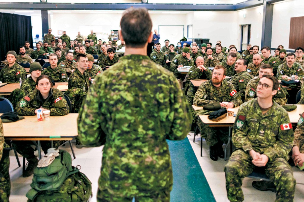 加拿大士兵去年接受軍事訓練。