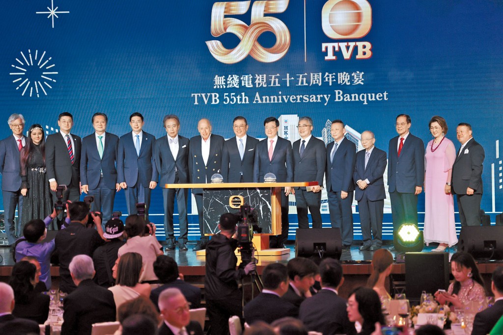 香港特别行政区行政长官李家超，与许涛一同主持仪式。
