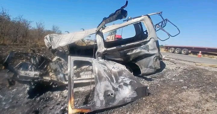津巴布韋小巴與貨車迎頭相撞27人死亡 教會成員赴會議途中遇難。X@lnnocent191535