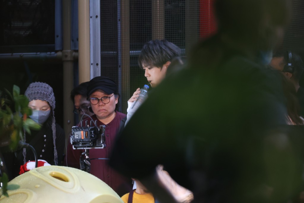 姜濤十分緊張拍攝成果。