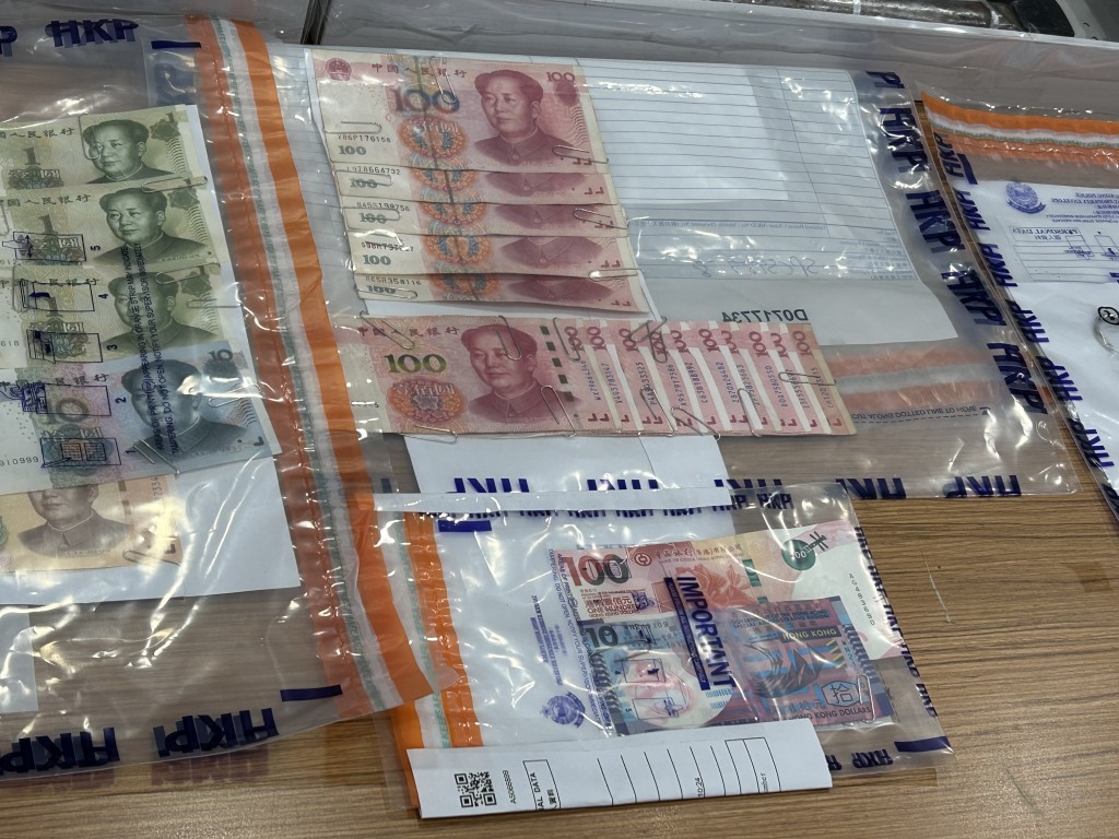 警方起回所有失物，包括總值約港幣2.2萬元現金及珠寶首飾。