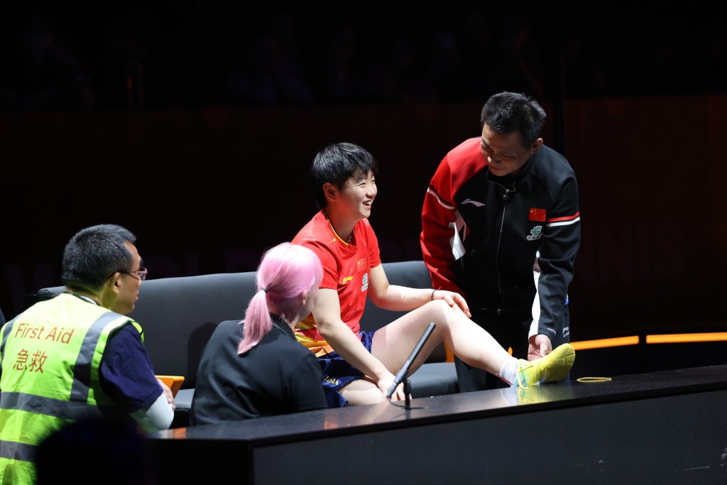 莎莎包紥後現笑容。徐嘉華攝 莎莎包紥後現笑容。徐嘉華攝