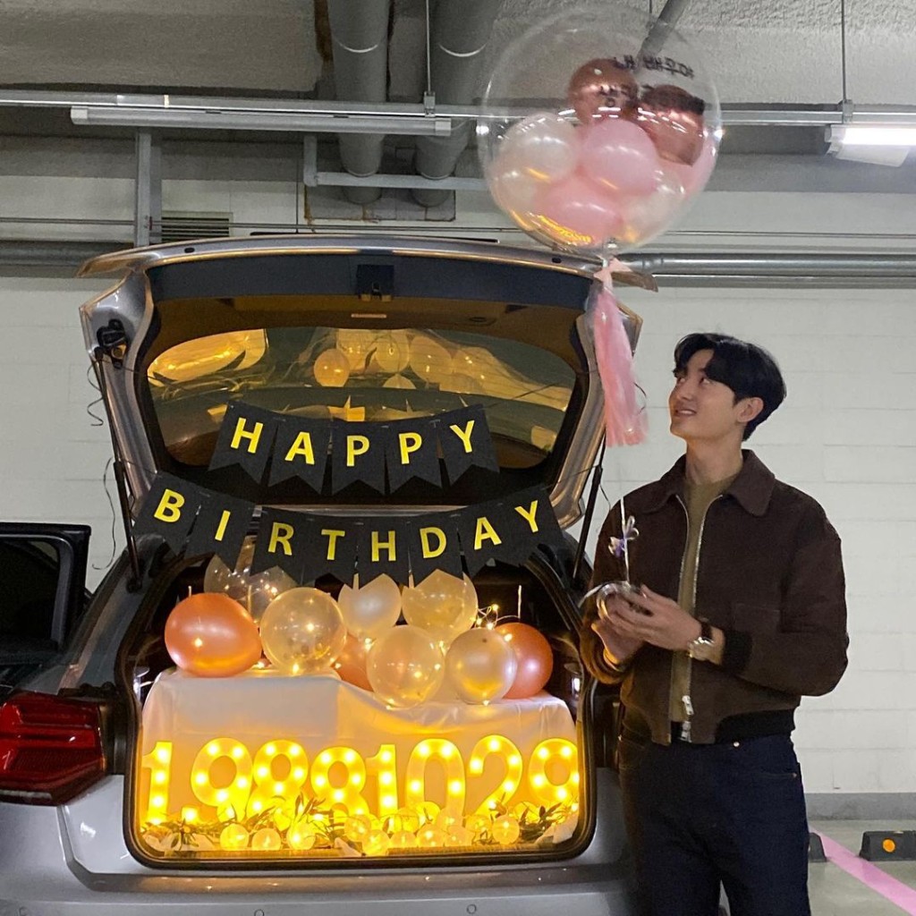 李知勳上月底慶祝生日,惹出是非。