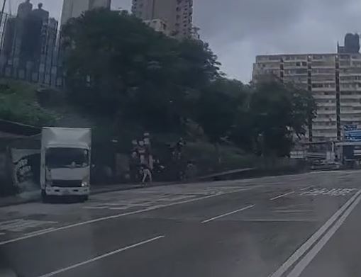 車禍釀成一死一傷。fb車cam L（香港群組）影片截圖