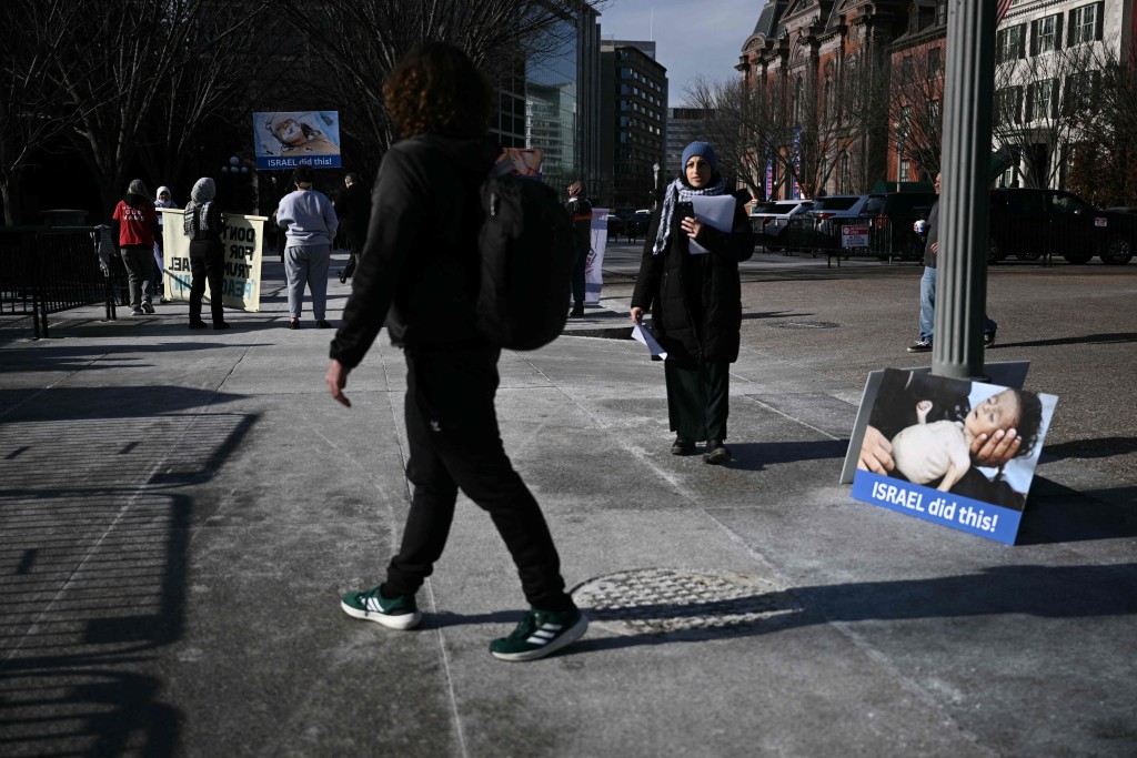 有民眾在白宮外示威，聲援巴勒斯坦。法新社