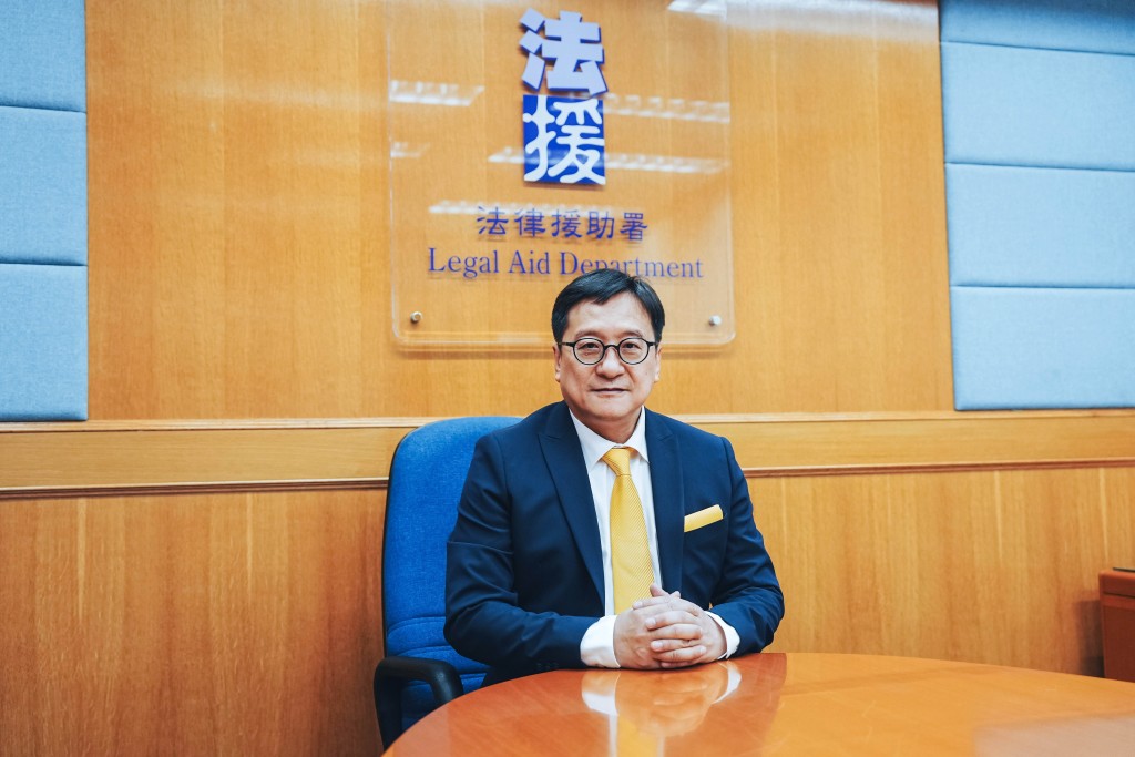 對於署方常被詬病濫批申請,陳澤銘形容是「食咗死貓」,強調過程中涉及多方審批。 對於署方常被詬病濫批申請,陳澤銘形容是「食咗死貓」,強調過程中涉及多方審批。