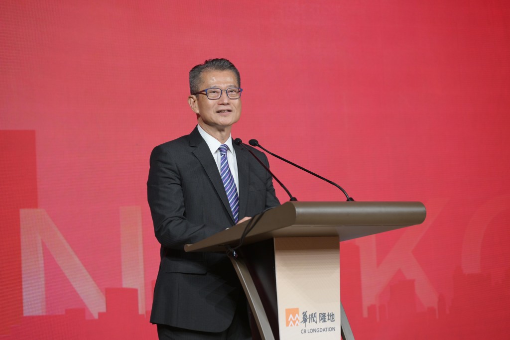 財政司司長陳茂波指，將推動離岸人民幣產品發展。