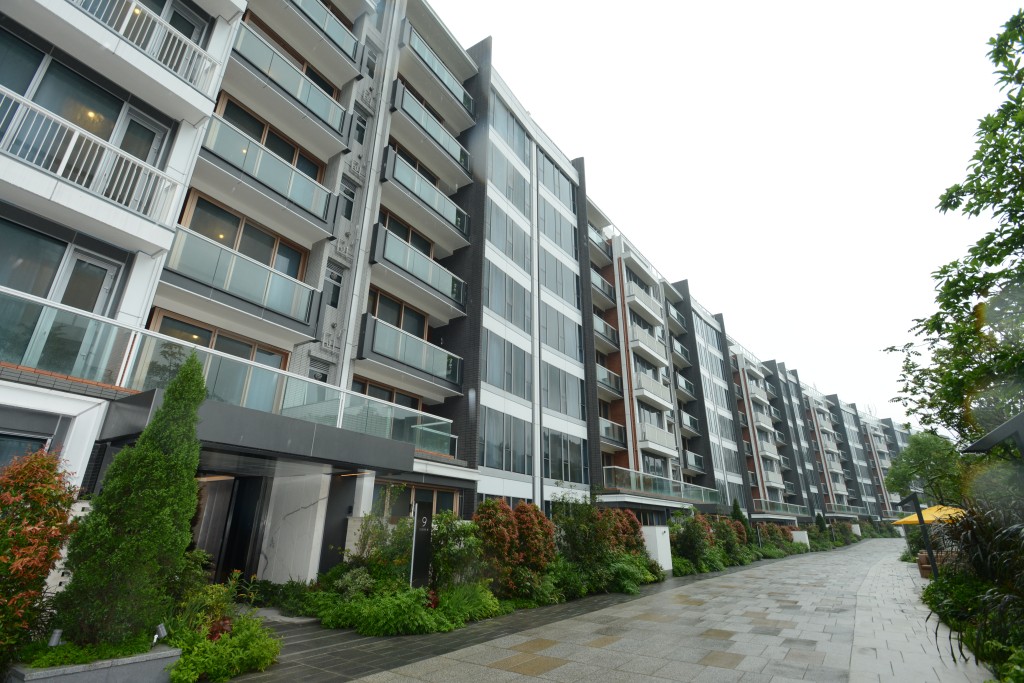 西贡傲泷8座低层E室，面积968方呎，属3房1套房连工人房间隔，以1,420万元成交，呎价14,669元。